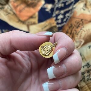 Vintage Mary Pendant 18k